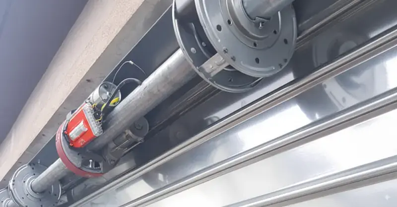 Motorisation rideau métallique Drancy - DRM Saint-Denis Motorisation rideau métallique Drancy - Motorisation sans délai de votre rideau manuel existant pour plus de confort et de sécurité. - DRM Saint-Denis